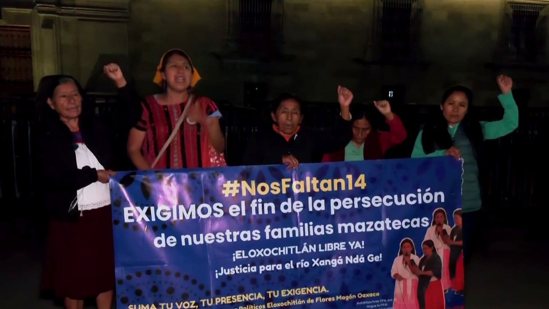 Integrantes Mazatecas Protestan en la Suprema Corte y el Zócalo de la CDMX