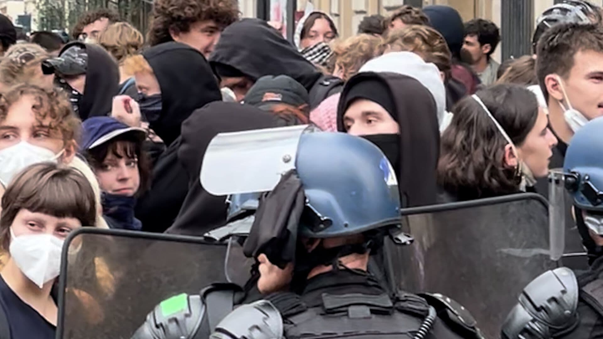 Aumenta la Presión de las Protestas de Estudiantes en Francia