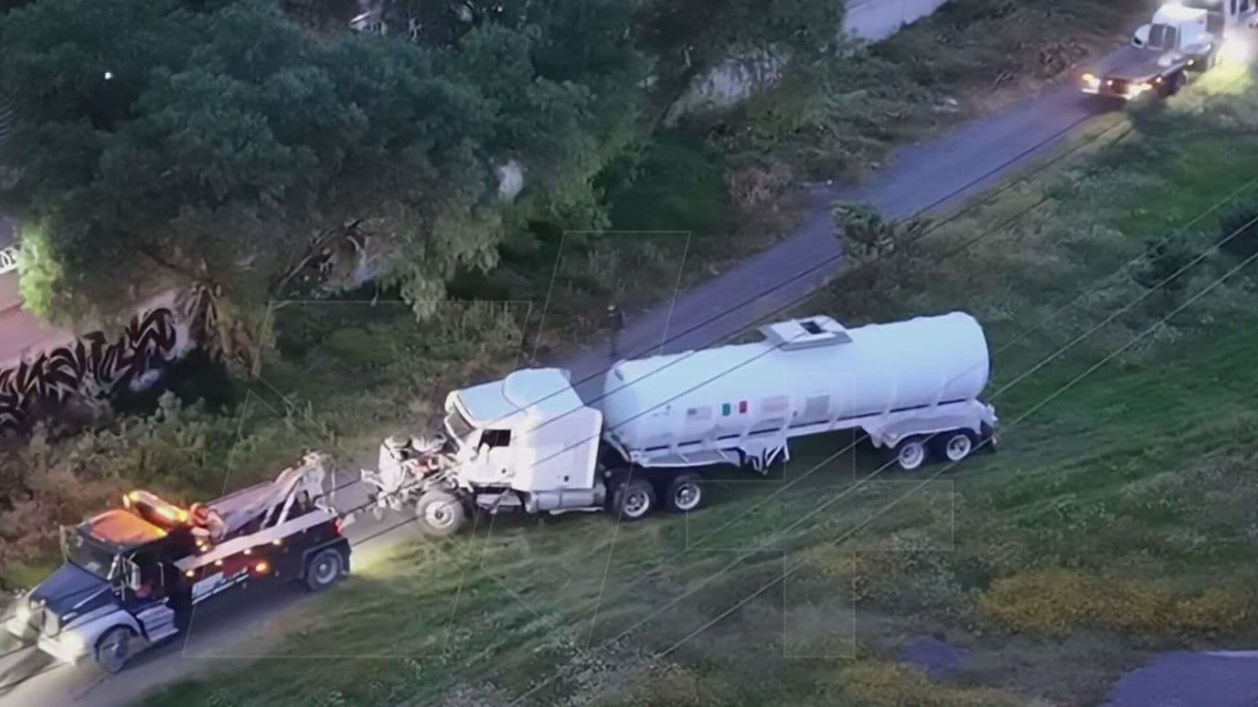 Volcadura de Pipa Deja una Persona Lesionada en Ecatepec, Edomex