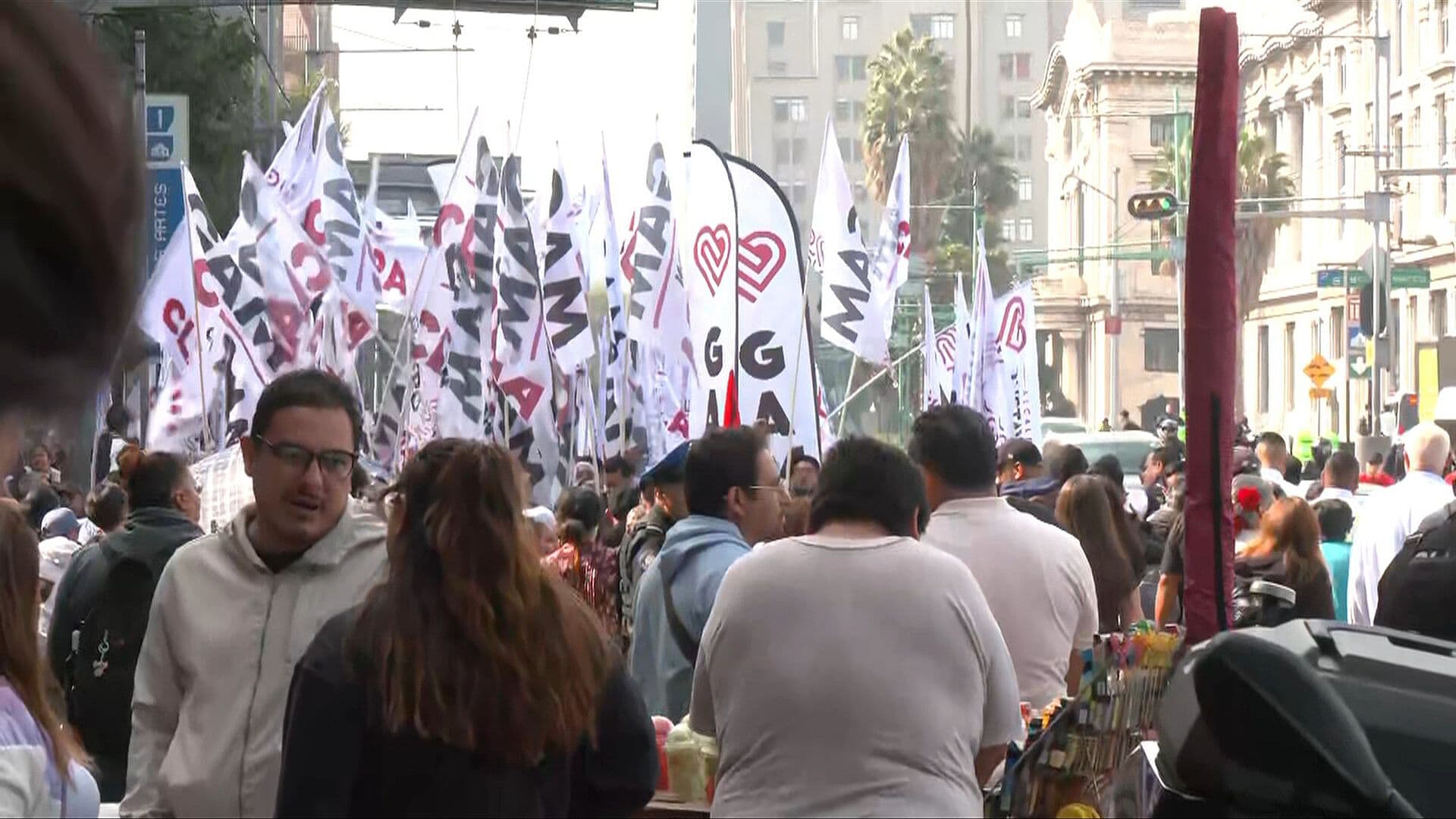 Manifestantes Afectan Paso del Trolebús en Eje Central