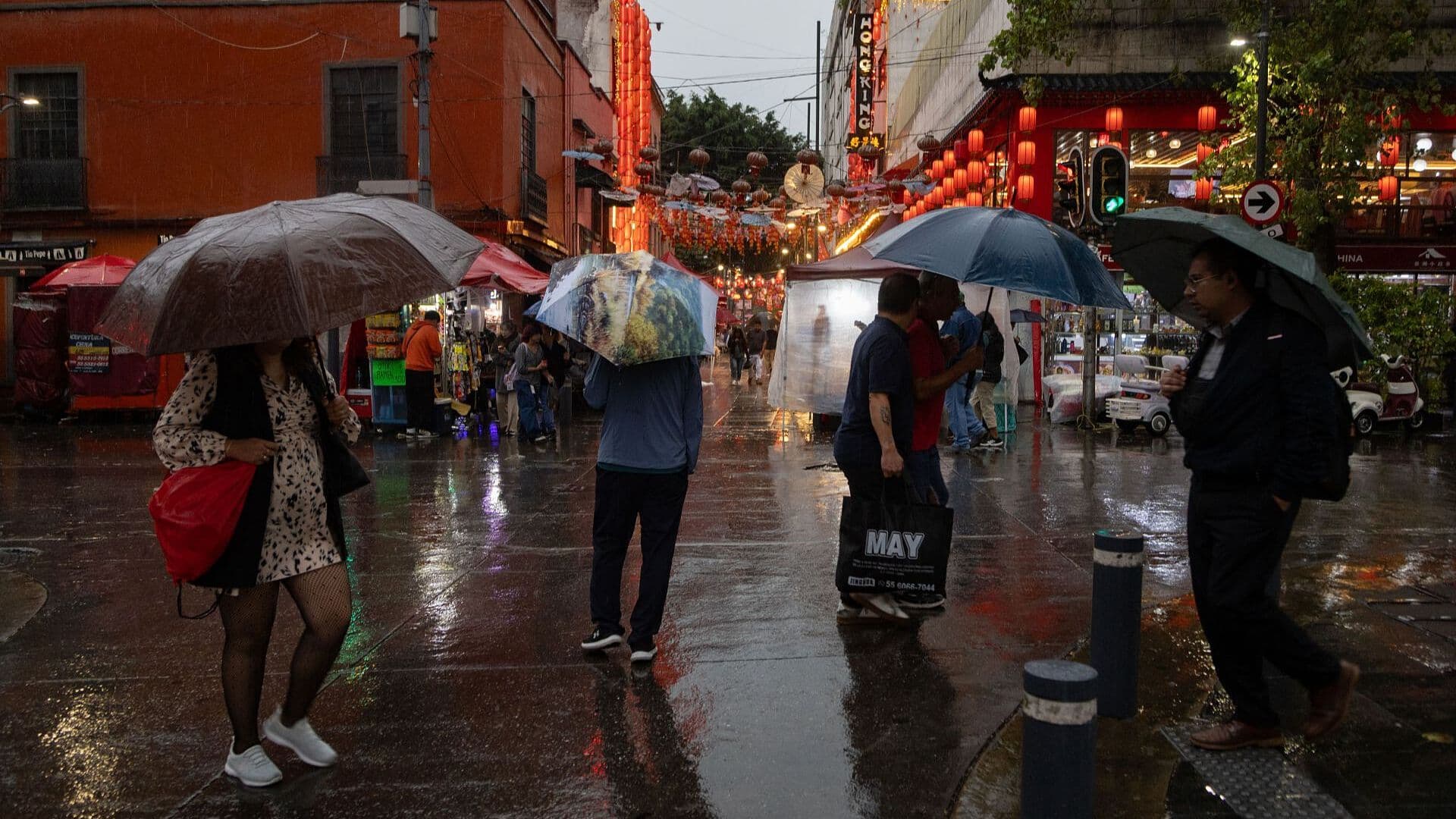 Lluvias Dejan Inundaciones, Problemas Viales y Caída de Árboles en la CDMX