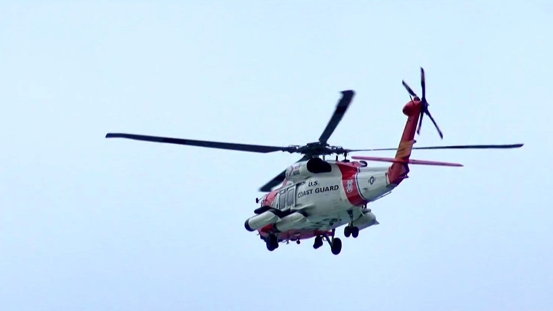 Rescatan a 16 Personas de Embarcación en Riesgo de Hundirse Cerca de Ensenada