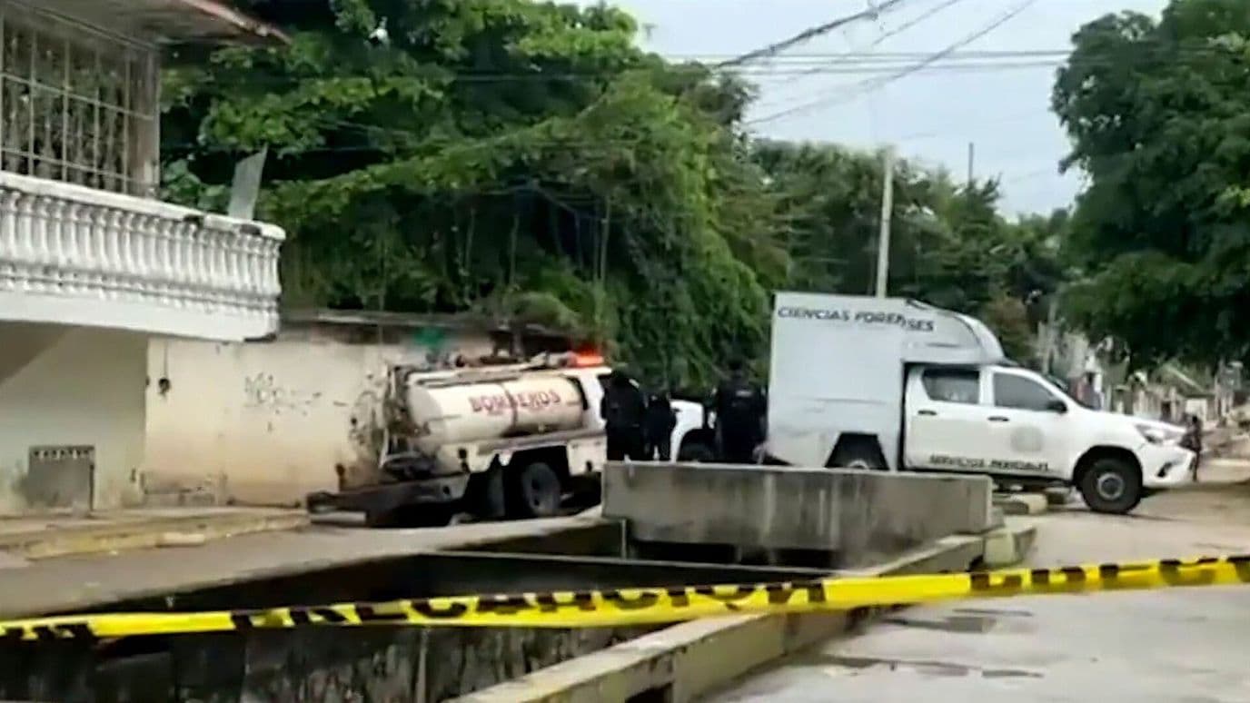 Hallan Dos Cadáveres con Heridas de Bala Dentro de Canal Pluvial en Acapulco