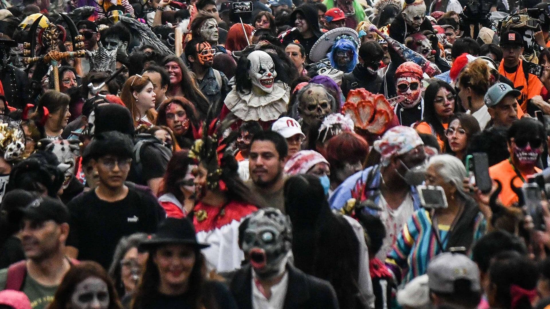 Primeras Comparsas de la Marcha Zombie Toman las Calles de la Ciudad de México
