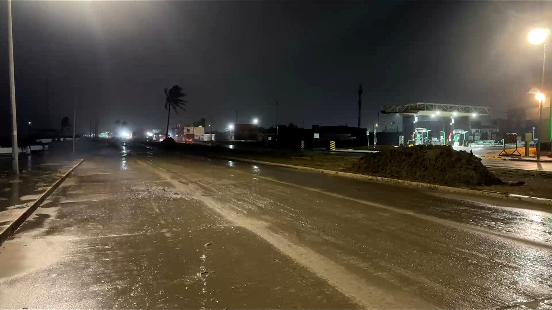 Frente Frío 2 en Veracruz: Lluvia y Evacuaciones No Cesan; Hay 10 Muertos