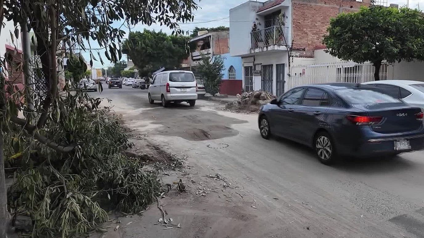 Socavón de La Paz, en Guadalajara, se Está Volviendo a Abrir, Aseguran Vecinos