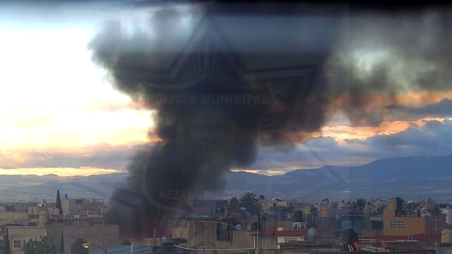 Fuerte Incendio Consume Casa Habitacional en la Colonia El Sol, Nezahualcóyotl