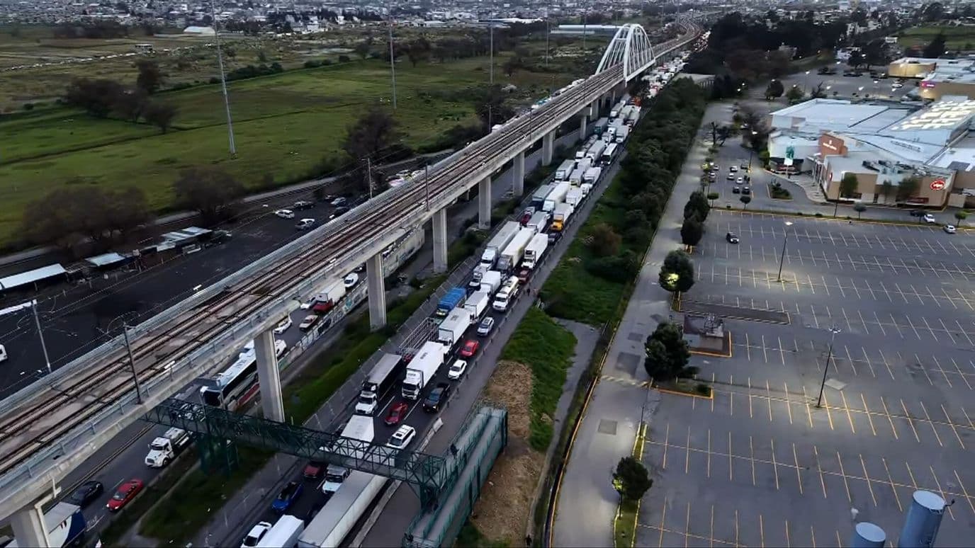Manifestantes Mantienen el Bloqueo en la México-Toluca con Dirección a la CDMX