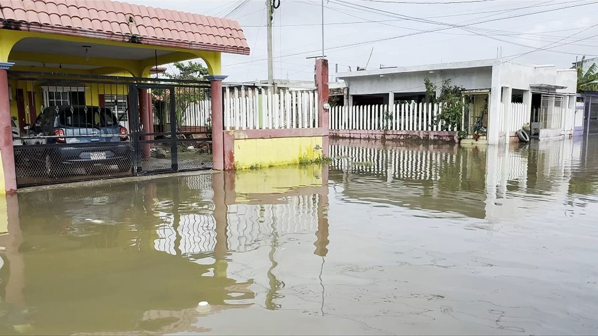 En Nanchital, Veracruz, Sufren por las Inundaciones Provocadas por Frente Frío 2