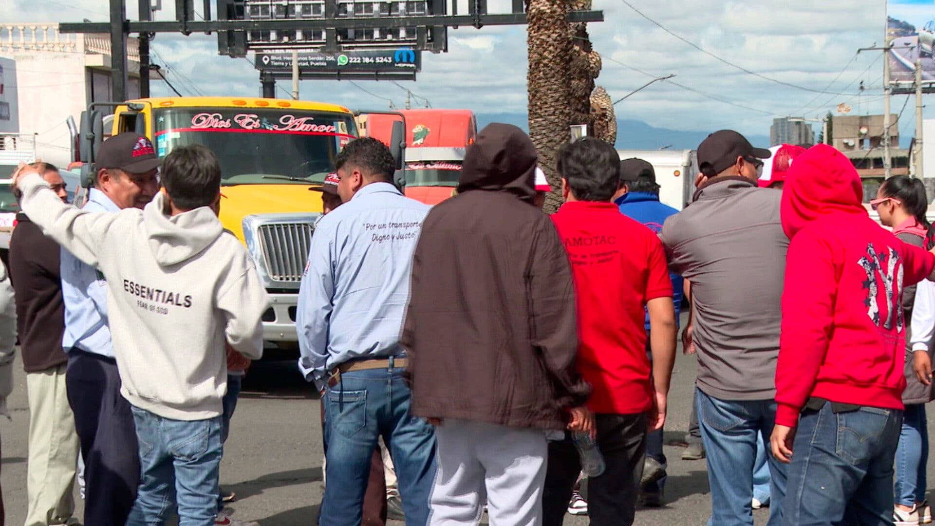 Bloqueo en Seis Carreteras de Puebla por Asesinato de Transportista de AMOTAC