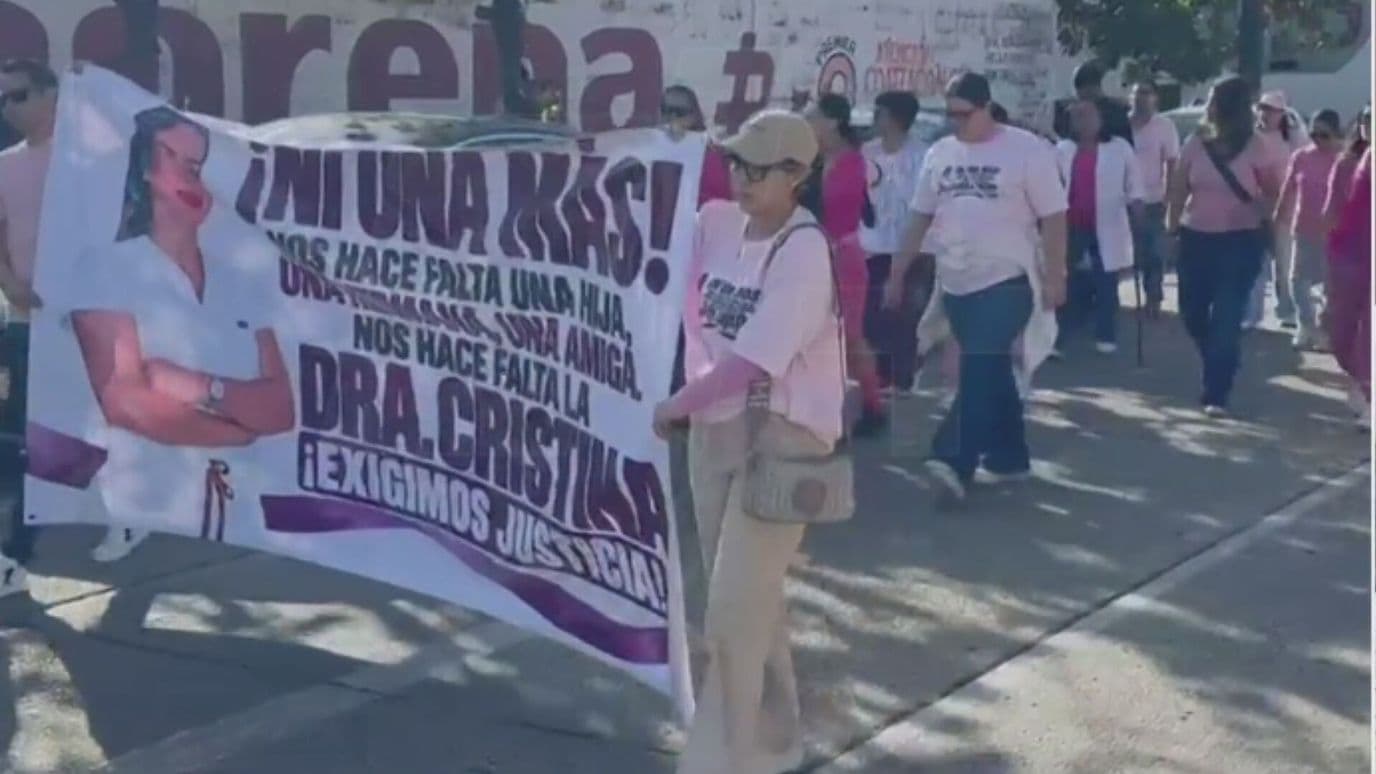 Marchan y Piden Justicia para la Doctora Cristina Ramos Durante el Día del Médico