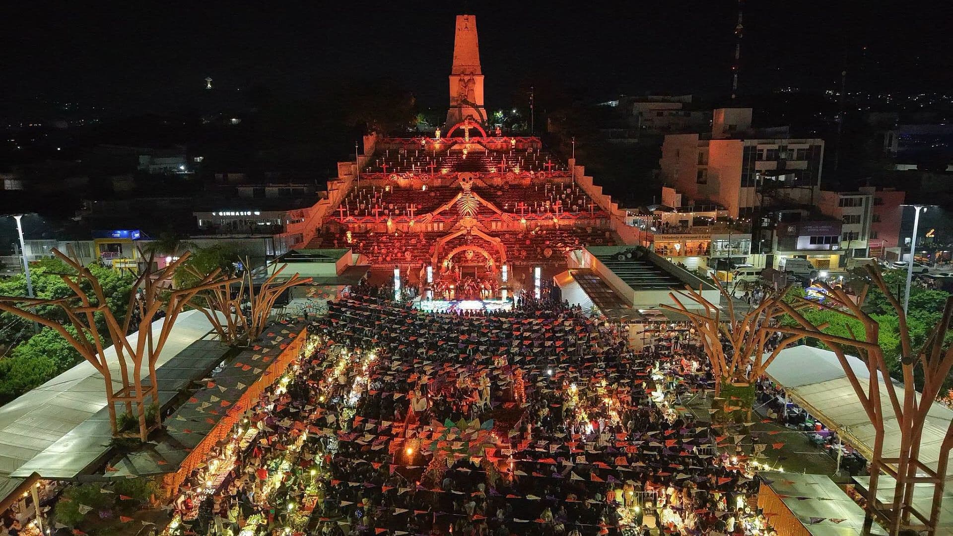 Altar Monumental de Día de Muertos Llena de Cempasúchil Tuxtla Gutiérrez, Chiapas