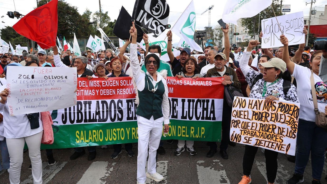 Inicia Marcha de Trabajadores del IMSS en Ciudad de México
