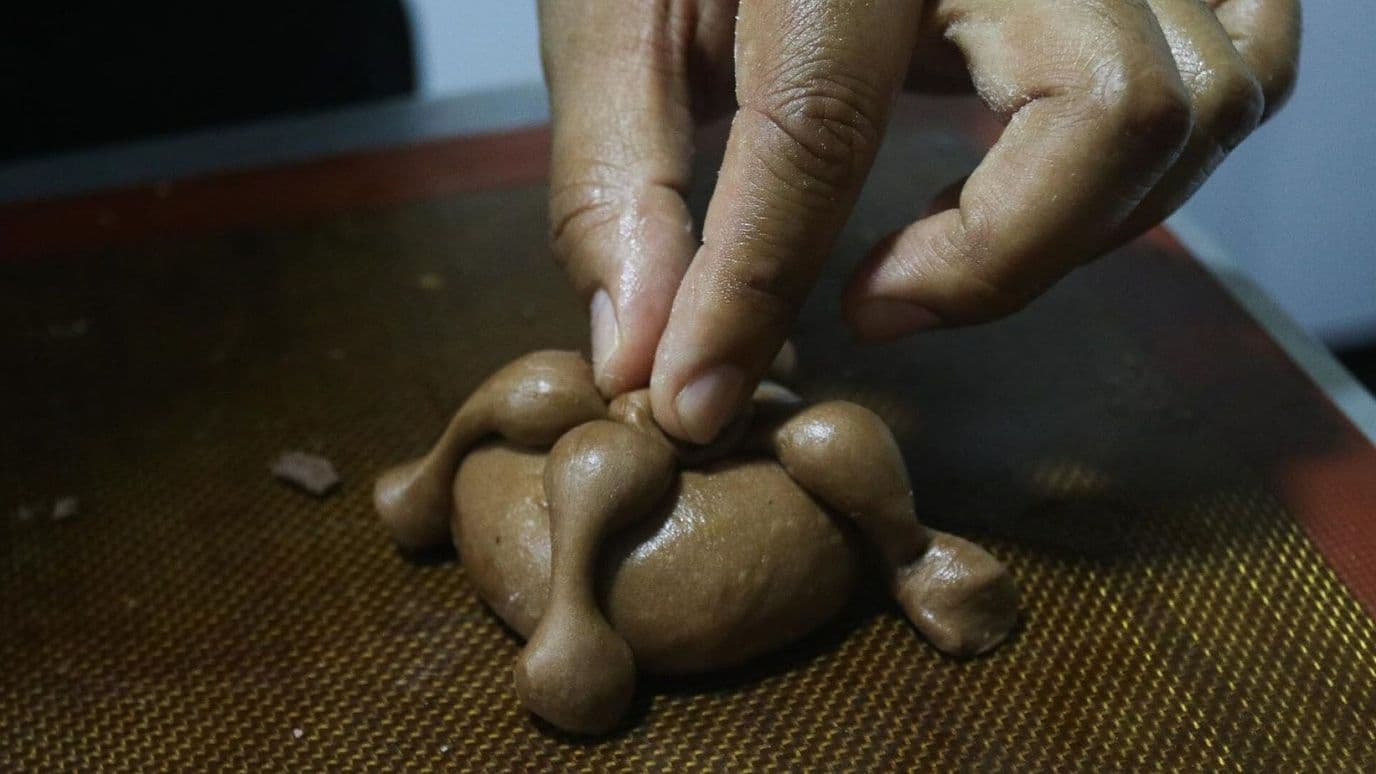 Chef Revela la Receta Tradicional del Pan de Muerto y los Secretos de su Preparación