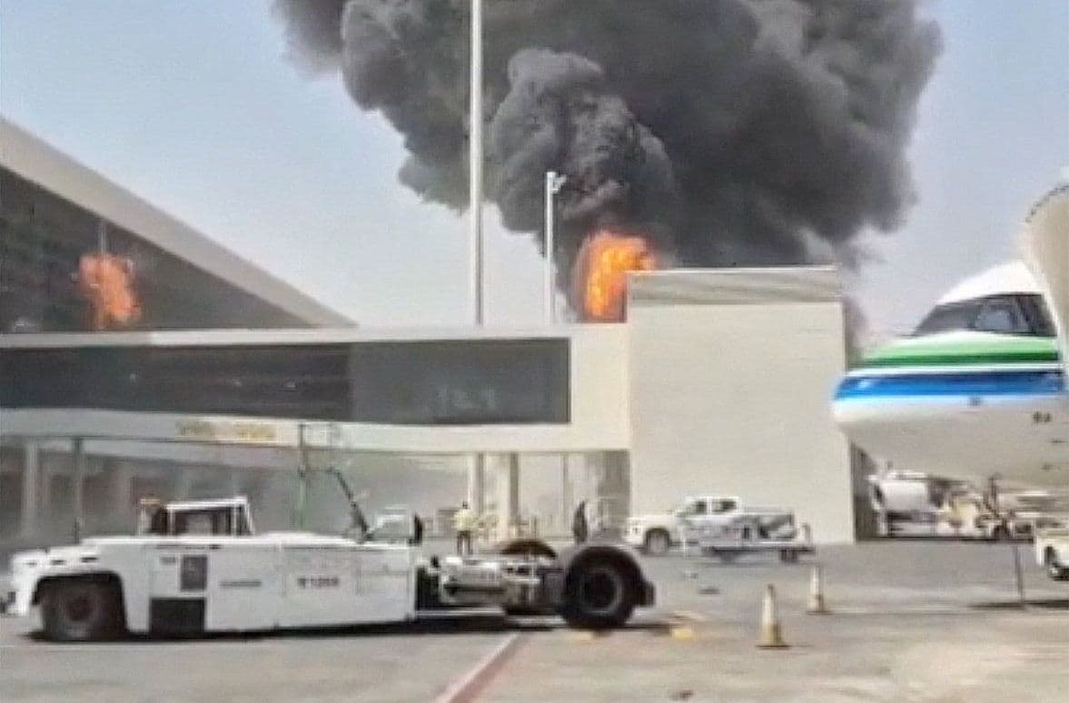 Incendio en aeropuerto de Riad