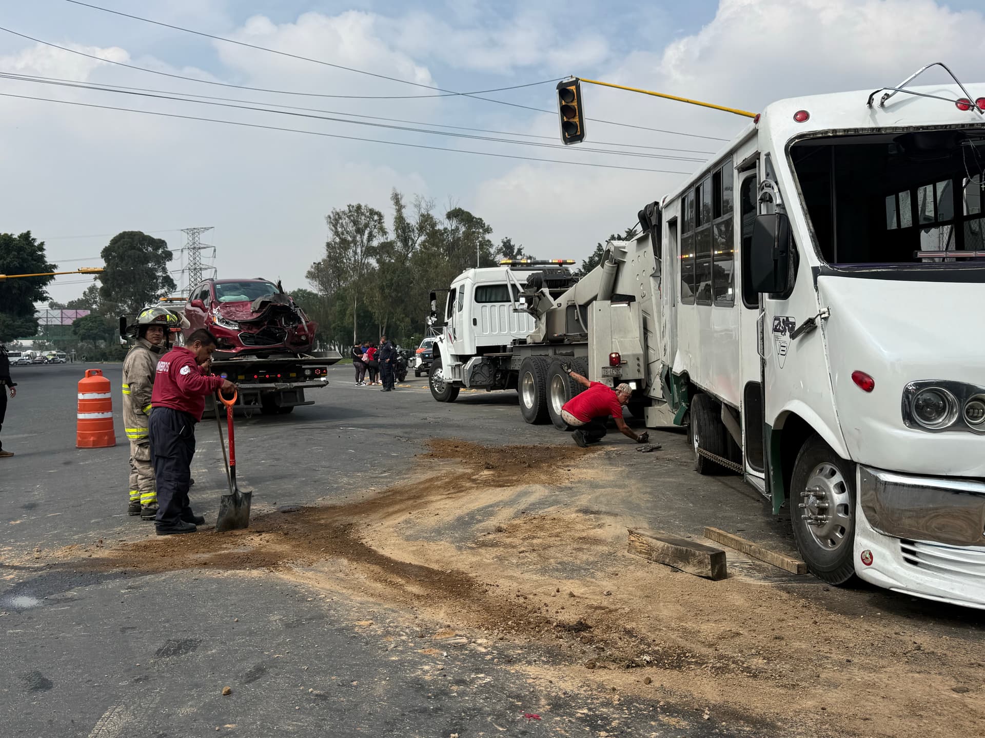 Accidente en Ecatepec: Así Quedó Unidad de Transporte Público por Volcadura en Vía Morelos