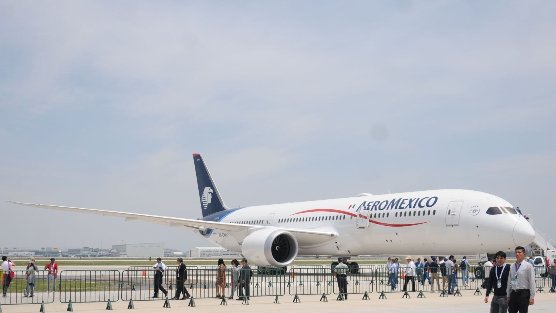 Aeronave de Aeroméxico es expuesta