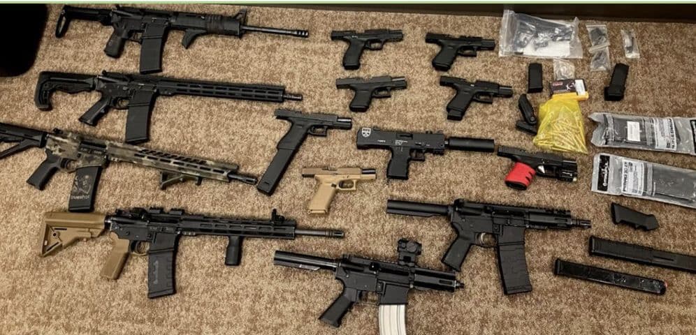 Trump Presume Armamento Confiscado a Cárteles Mexicanos