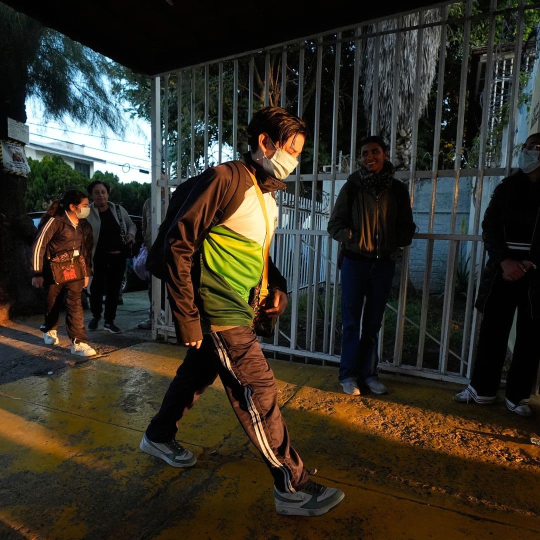Estudiante llega a escuela en Guadalajara Jalisco, el de 6 febrero de 2026.