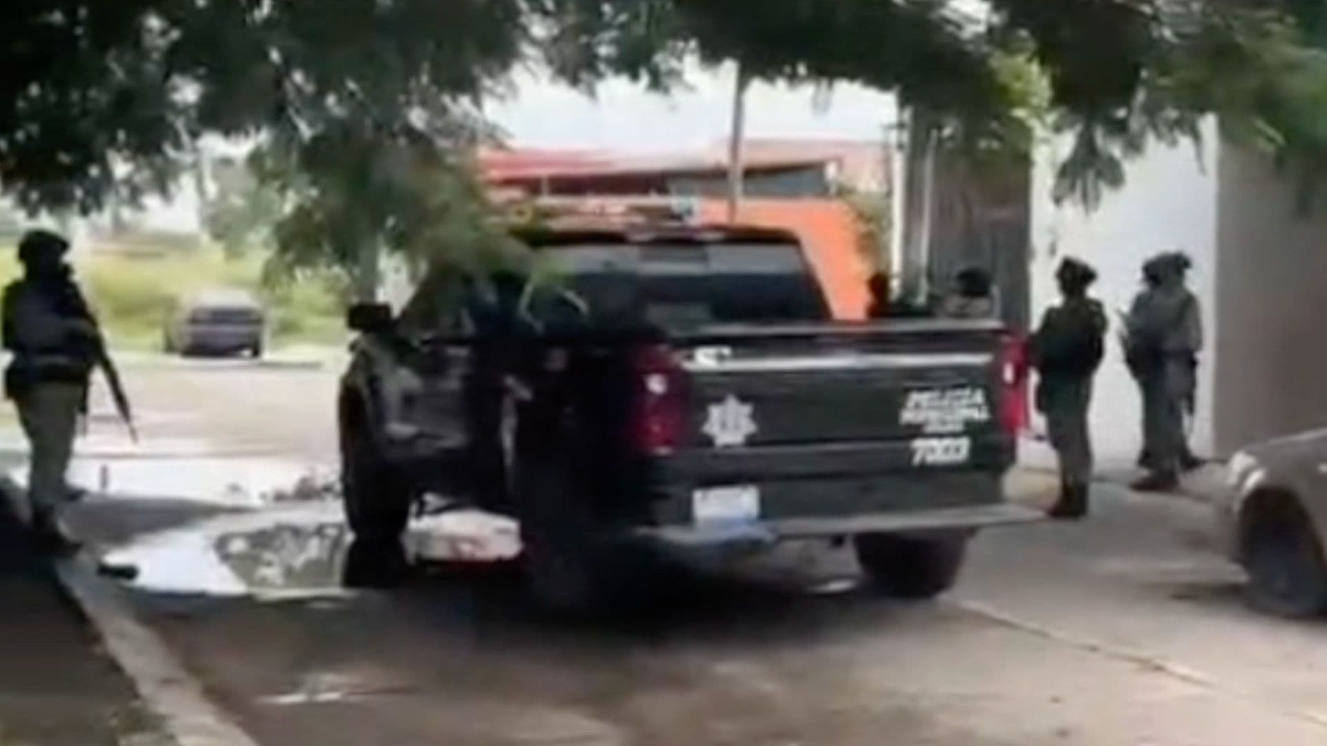 Hombre Dispara al Aire Para Evitar Que le Cortaran el Servicio de Agua en Celaya