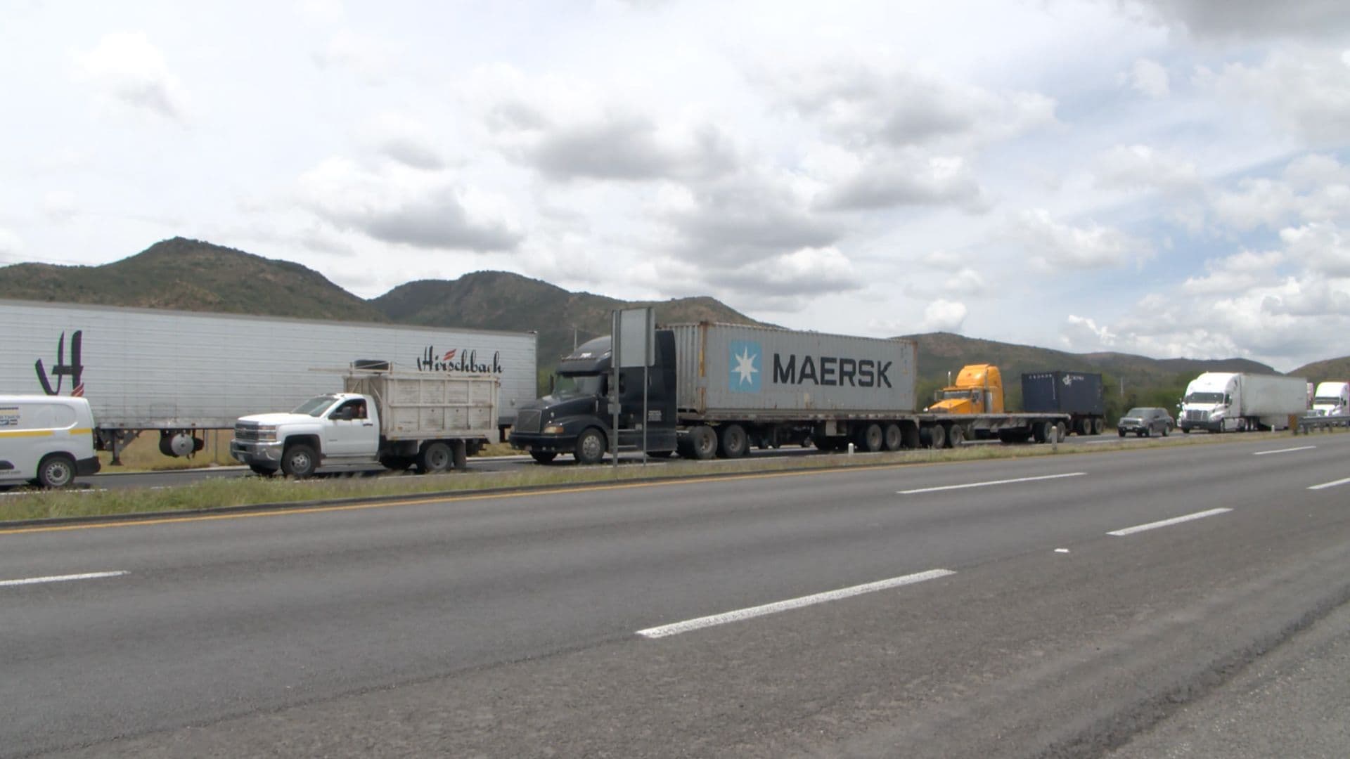 Explosión de Pipa con Diésel Paraliza la Carretera 57 en SLP Rumbo a Querétaro