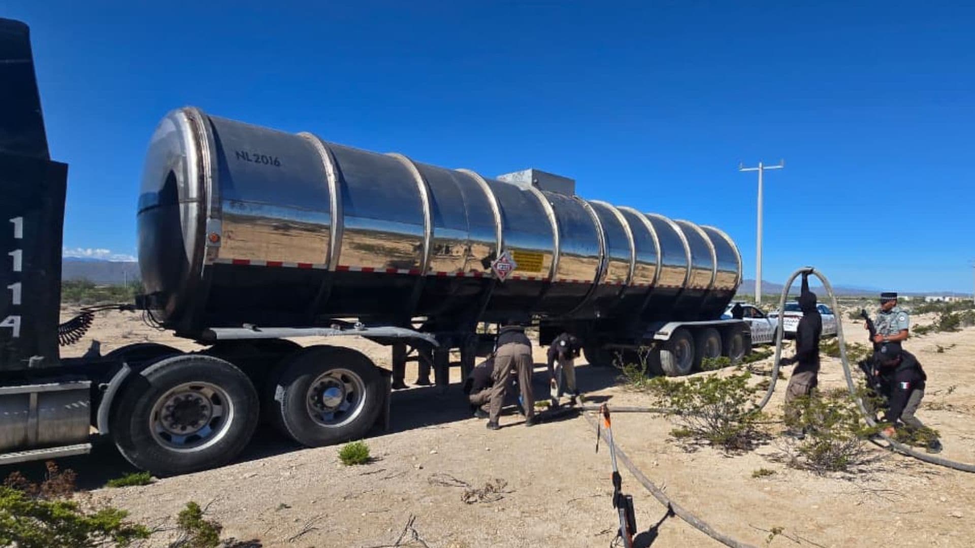 Aseguran Pipa con 45 Mil Litros de Combustible en Carretera Saltillo-Torreón