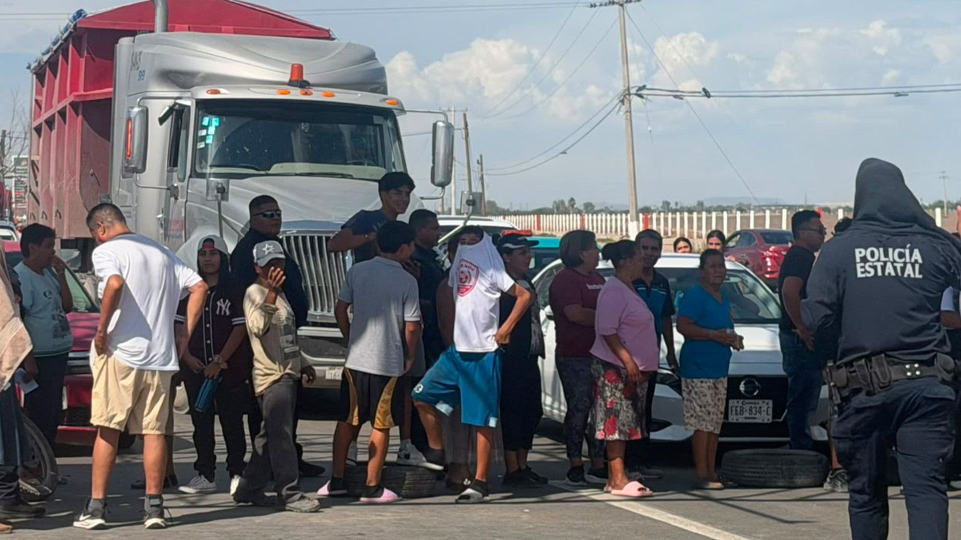 Bloquean Carretera Torreón-San Pedro por Desabasto de Agua en Ejido de Matamoros, Coahuila
