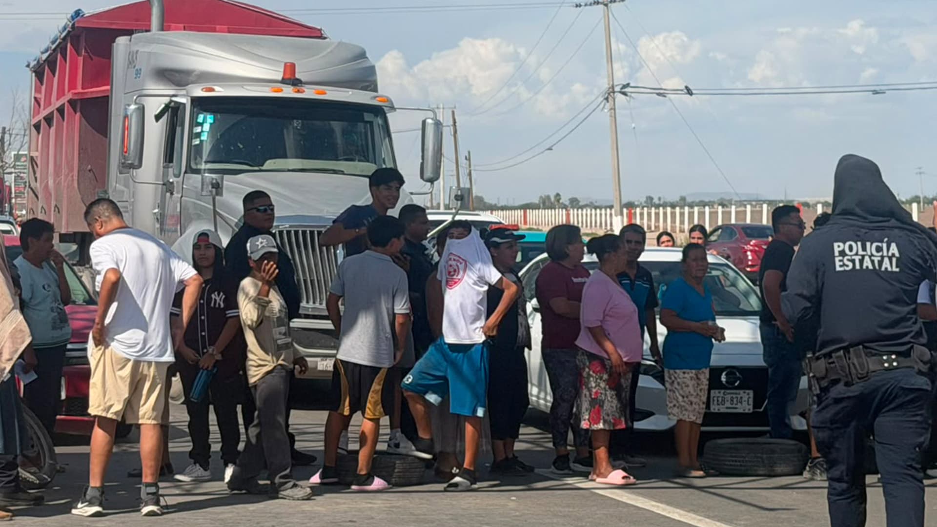 Bloquean Carretera Torreón-San Pedro por Desabasto de Agua en Ejido de Matamoros, Coahuila