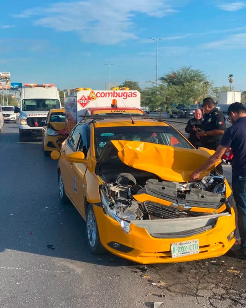 El accidente fue provocado por una camioneta repartidora de gas la cual presuntamente impacto a tres vehículos