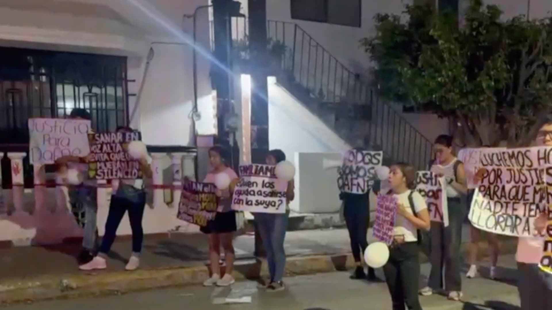 Marchan en Ciudad Madero Exigiendo Justicia por Dafne Zapata Frente a la Academia Militarizada
