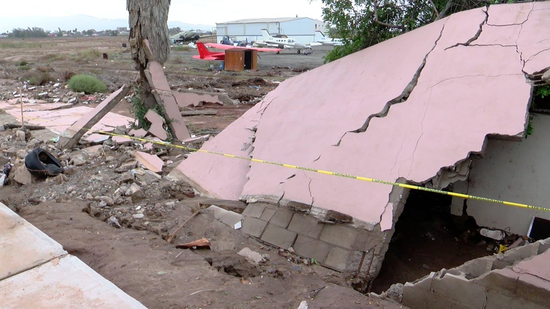 Daños en las inmediaciones del Cuartel Militar de Ensenada