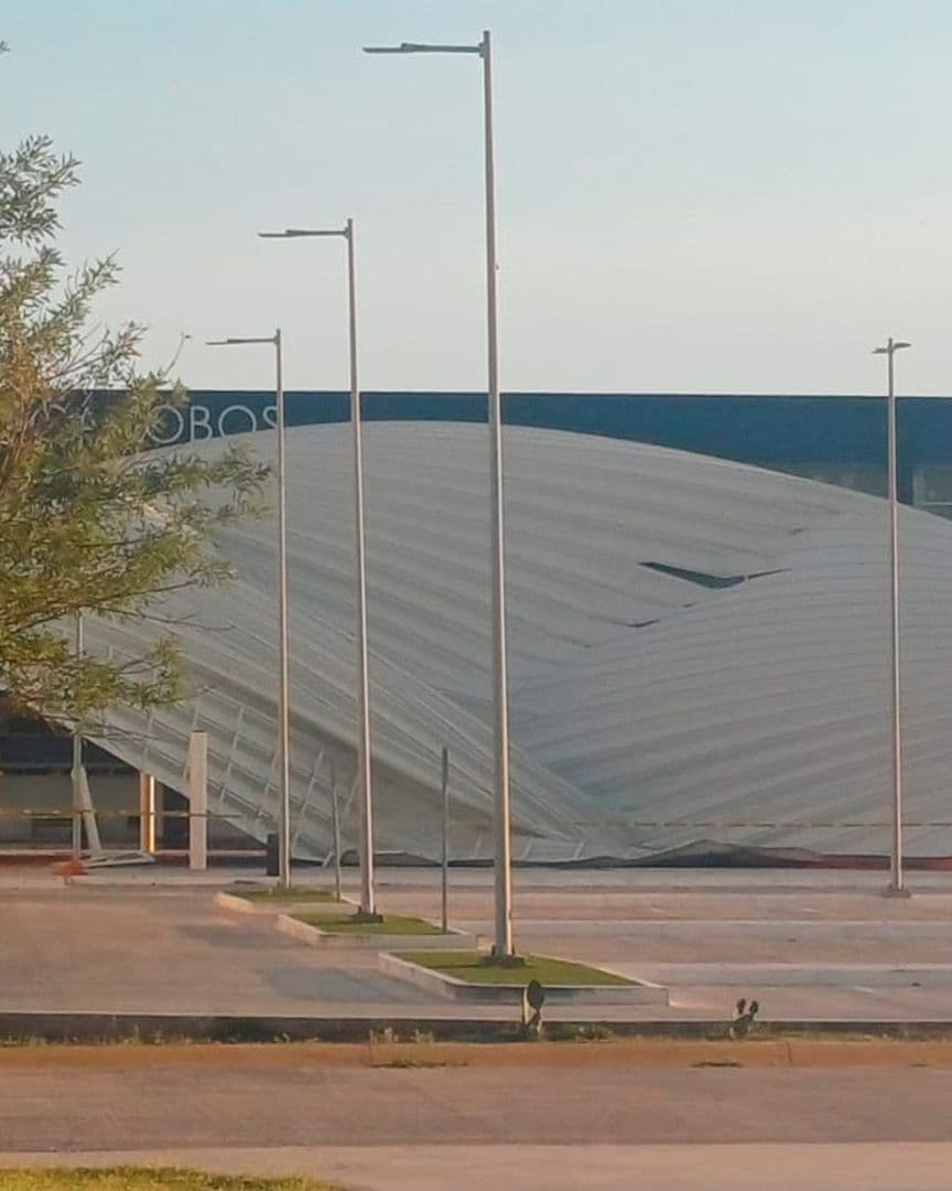 Cae Domo de UAD Después de Fuertes Ráfagas de Viento en La Laguna
