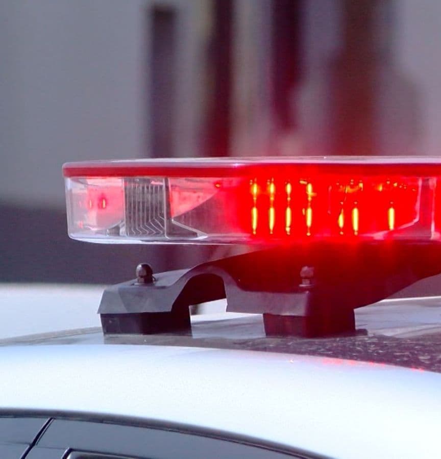 Camioneta Choca Contra Farmacia en Centro de Allende