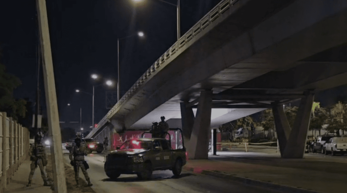 Abandonan Cuerpo Envuelto en Una Cobija Bajo Puente del Bulevar Rolando Arjona en Culiacán