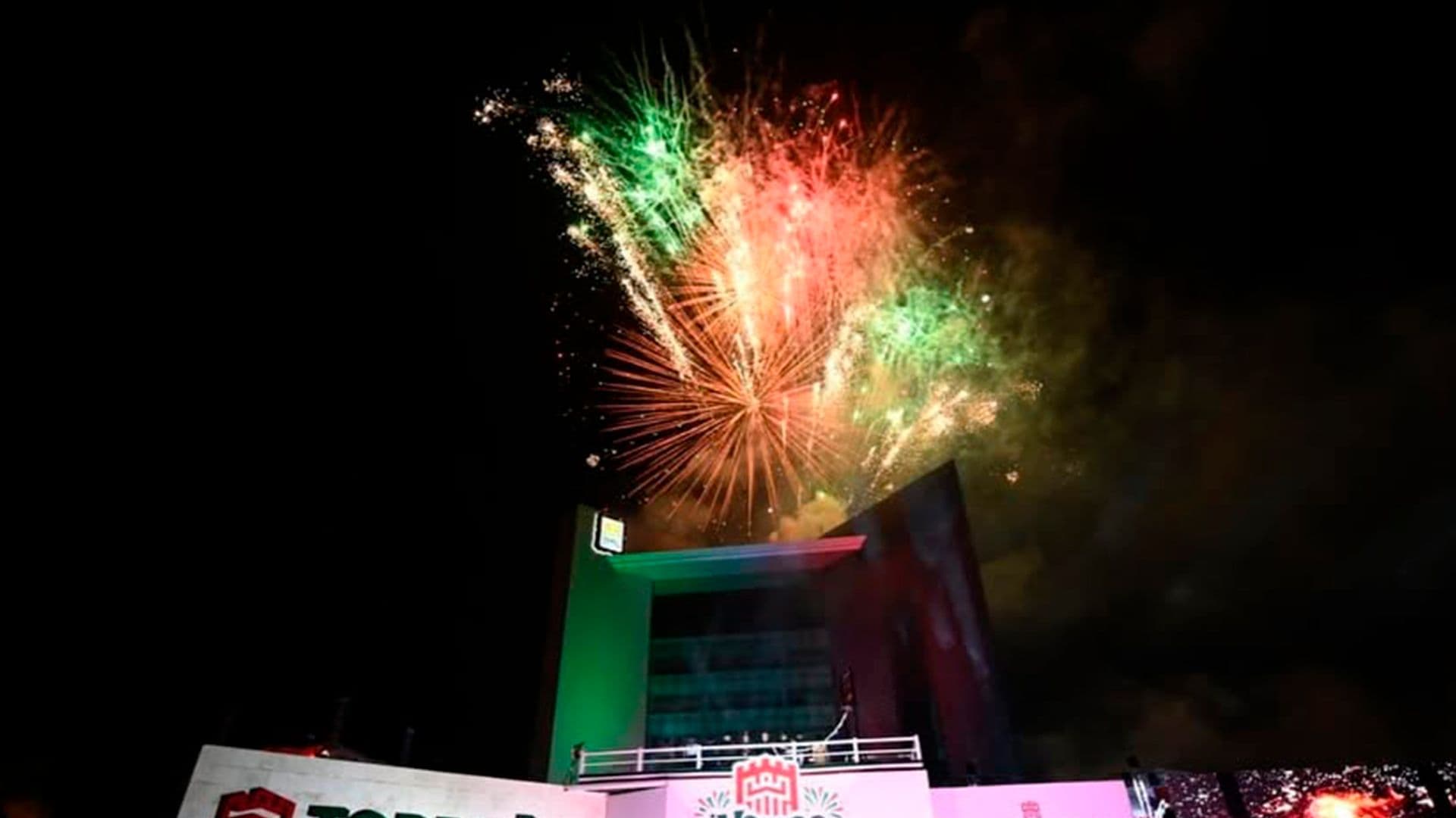 Celebran el Grito de la Independencia en la Plaza Mayor en Torreón, Coahuila