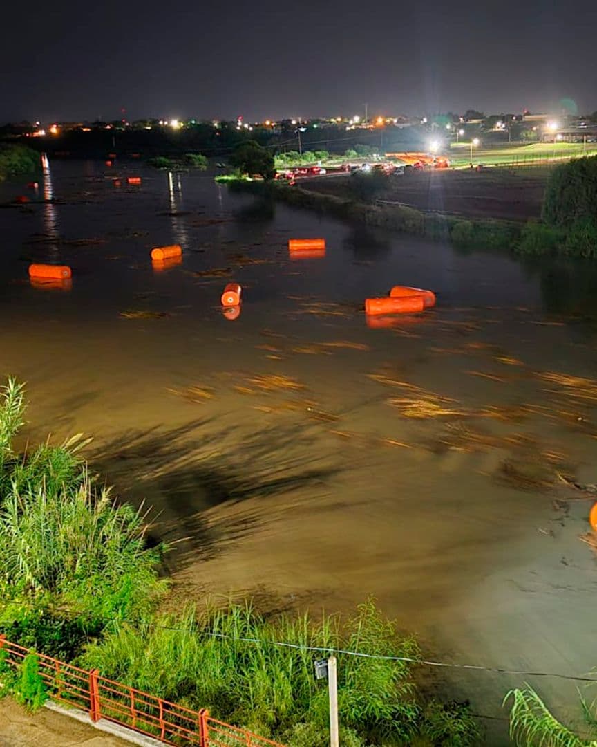 Cierran Puentes Internacionales por Boyas Arrastradas por el Río Bravo en Coahuila