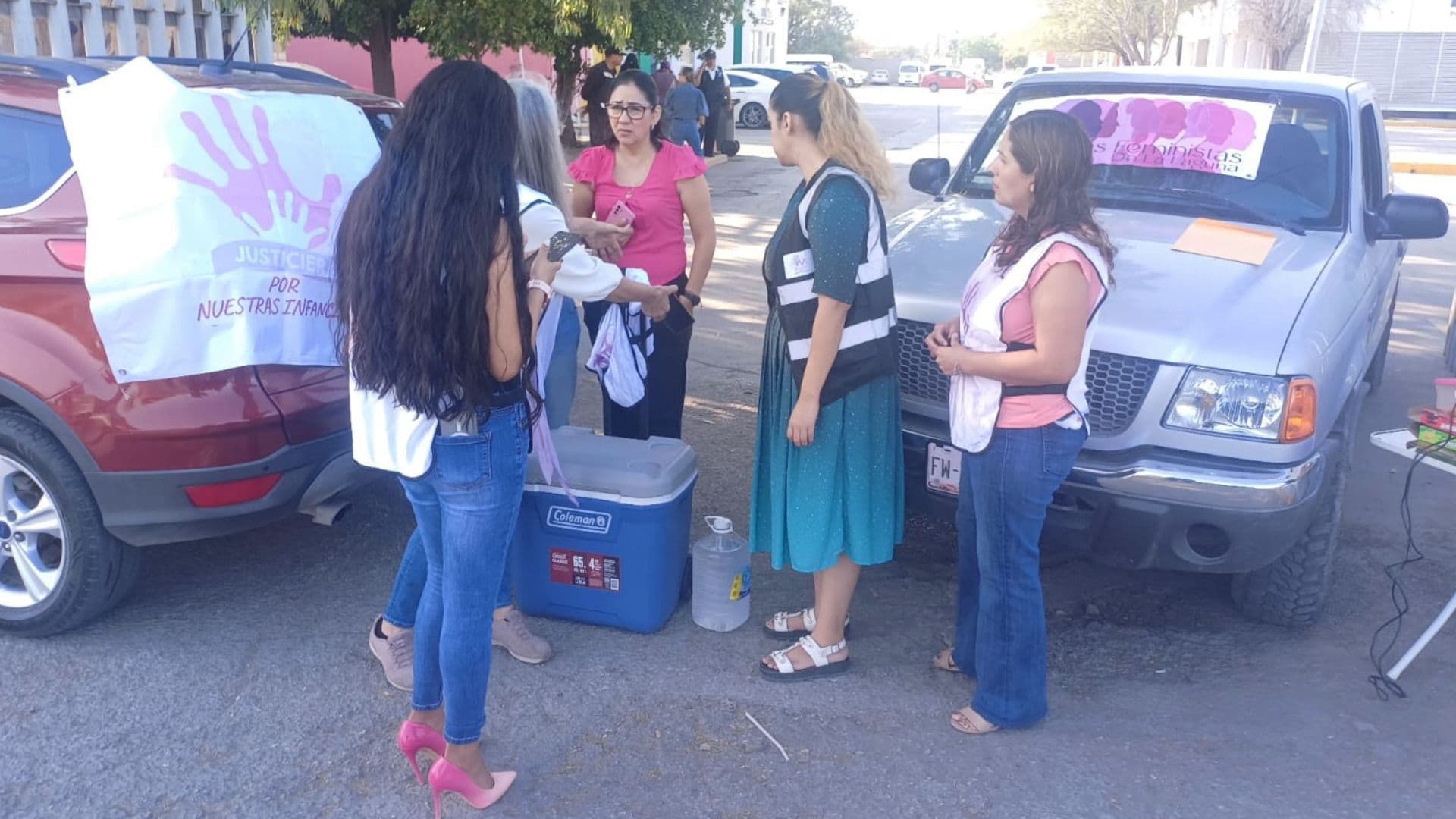 Colectivo Feminista Bloquea Acceso al Edificio Coahuila en Torreón