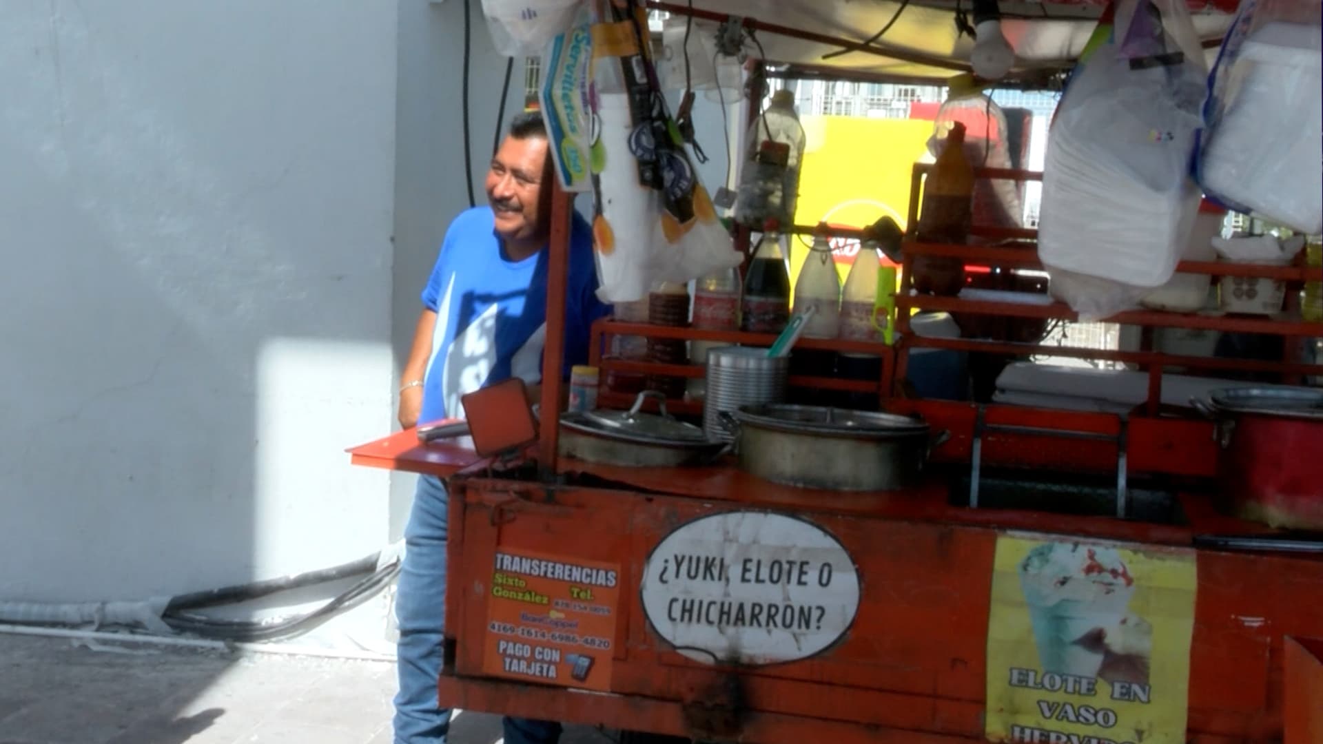 Vendedor Desafía Altas Temperaturas para Sostener a su Familia en Piedras Negras