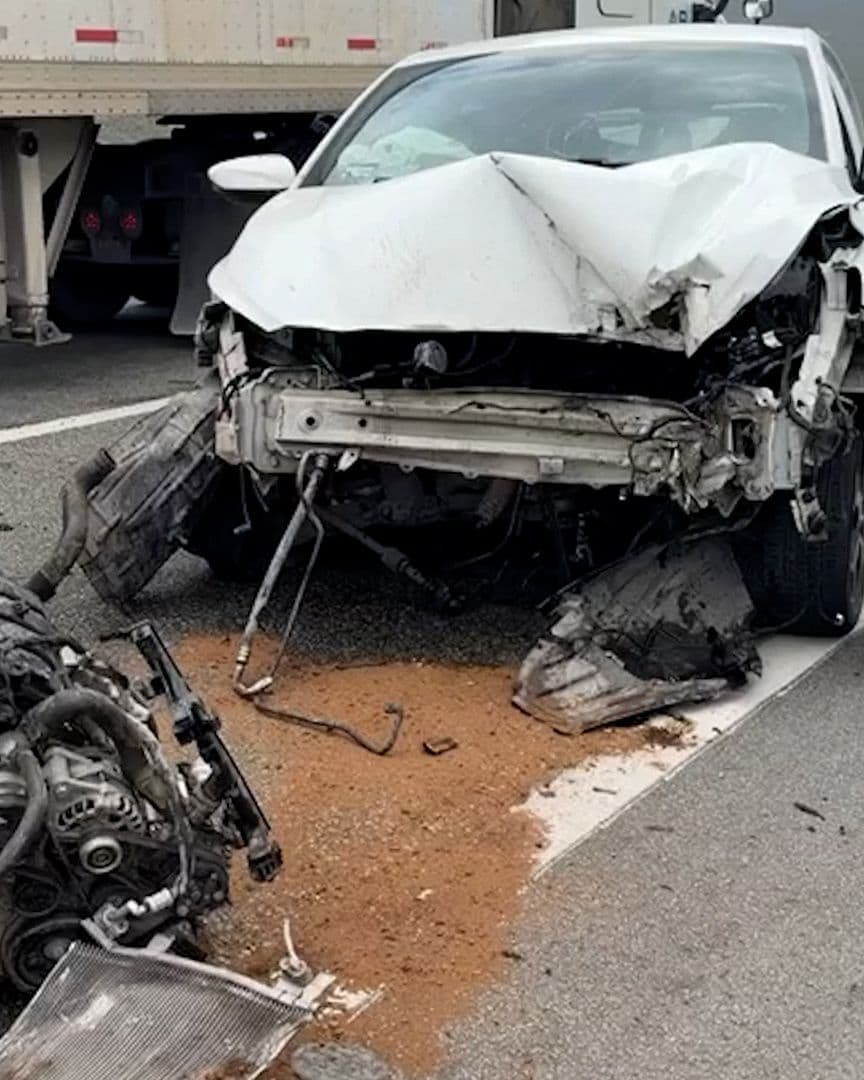 Conductor Choca Contra Barrera en Carretera Saltillo-Monterrey; Se Encuentra Grave