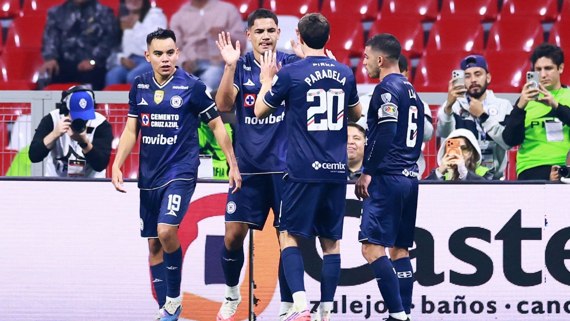 Cruz Azul Derrota al América en Dramático Partido del Clásico Joven
