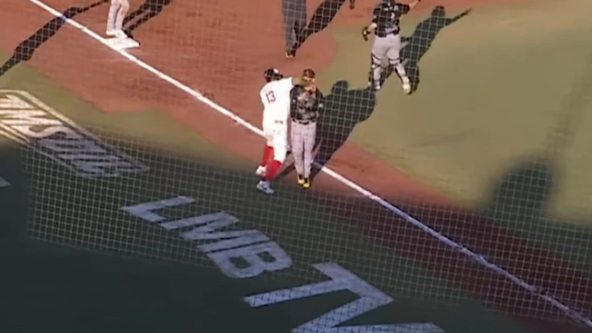 Dan de Baja a Beisbolista Venezolano por Golpear a Rival Durante Partido de la LMB