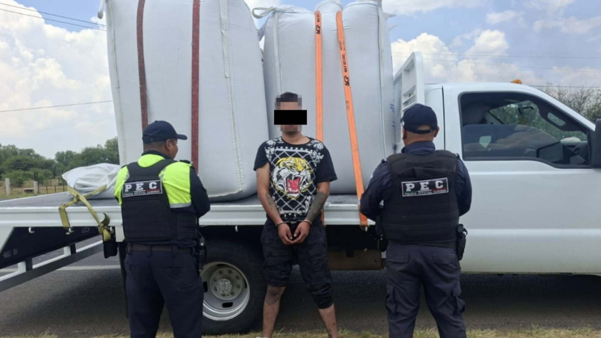 Roban Vehículo con Dos Toneladas de Plástico y lo Recuperan en Dolores Hidalgo; Detienen a Dos