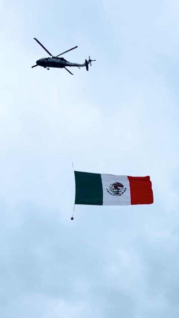 El Escuadrón que Luce la Bandera de México Antes de Cada Partido