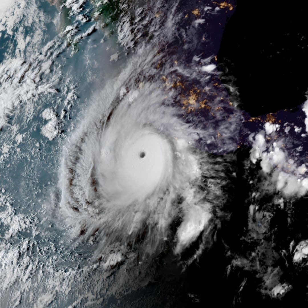 El huracán Polo intensificándose en el océano Pacífico. Foto: NOAA