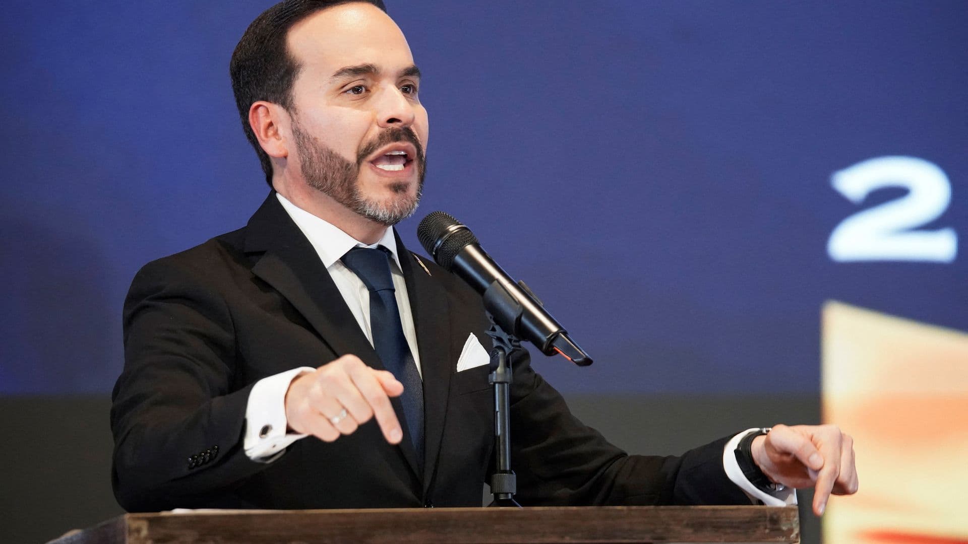 Crisis en Colombia: De la Espriella Amenaza con “Castigar” a Petro y lo Acusa de Golpista