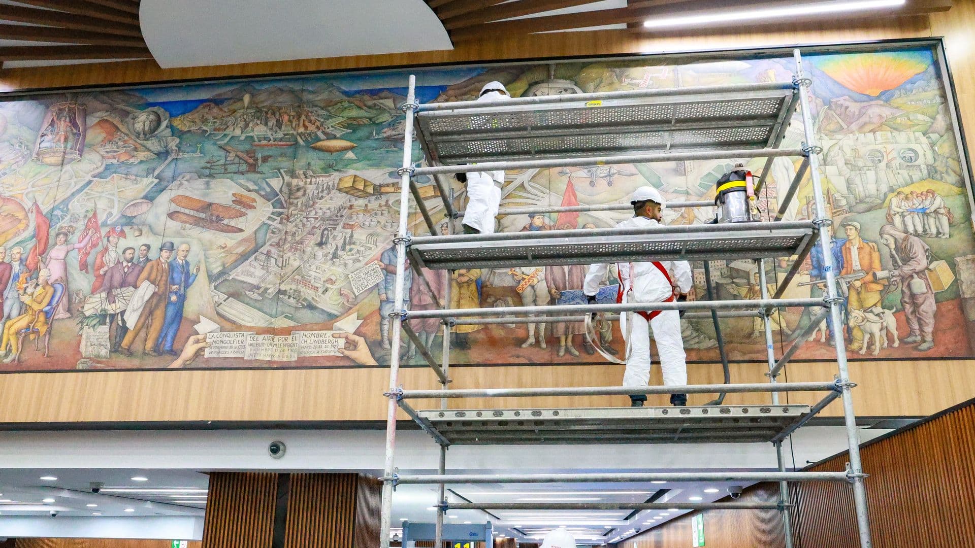 Este Es el Mural de Juan O’Gorman que Restauran en el AICM