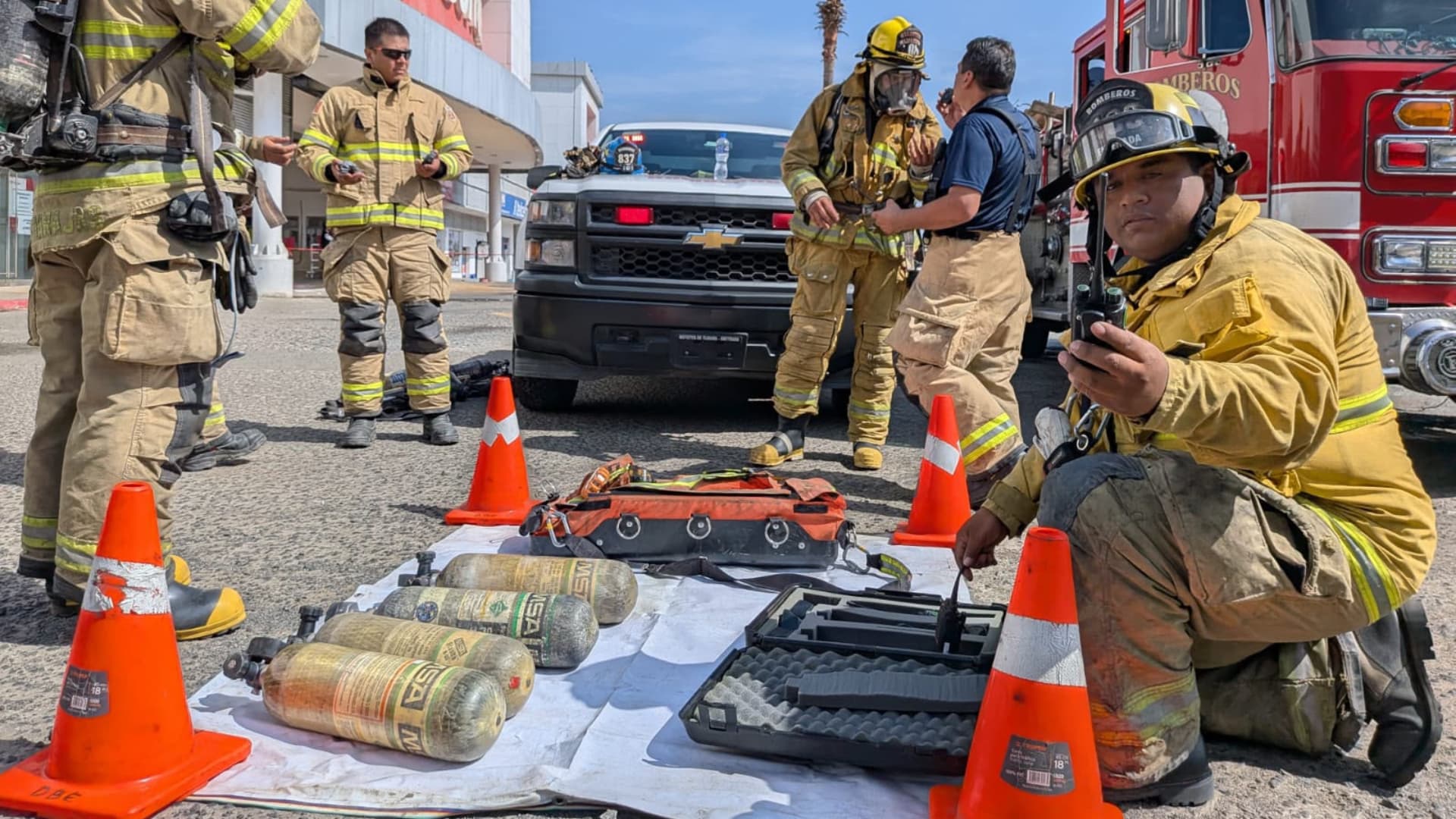 Evacuan Establecimientos y Maquiladora en Ensenada por Reporte de Posibles Gases Tóxicos