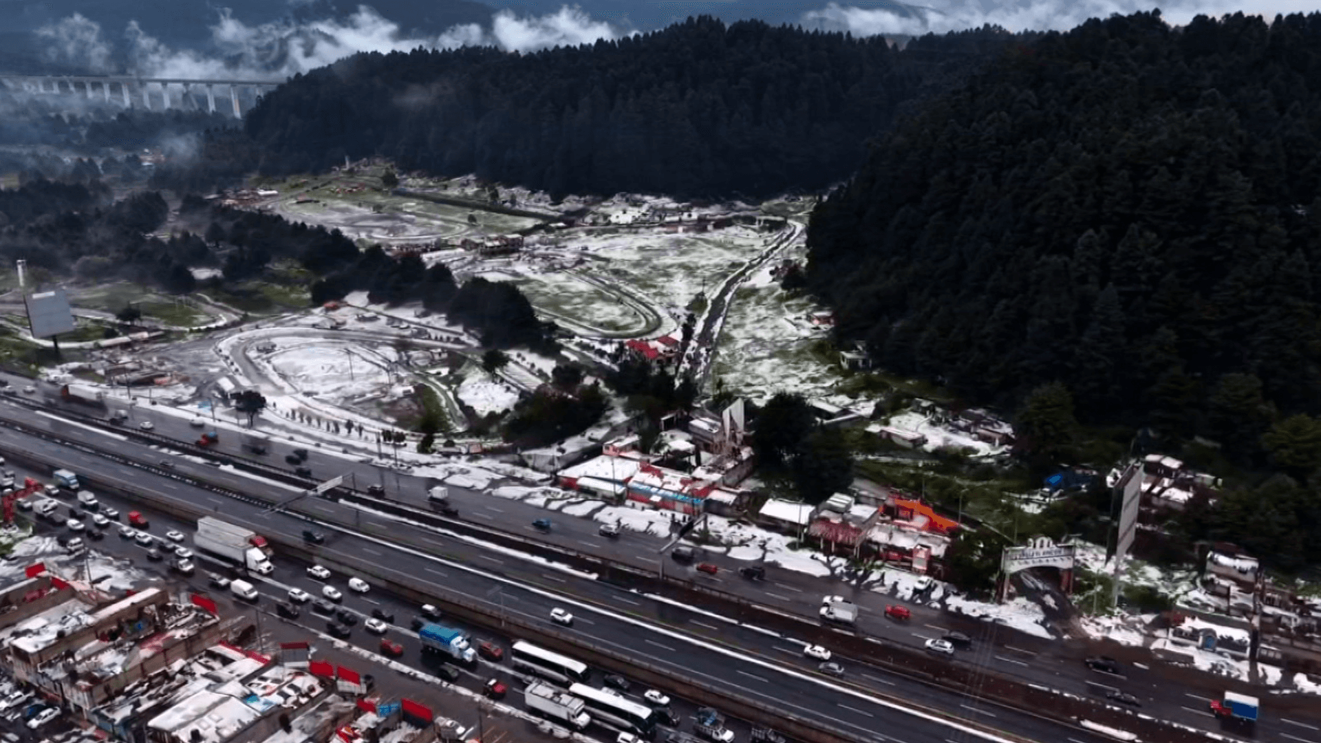 Fuerte Granizada Cubre La Marquesa y Complica la México-Toluca