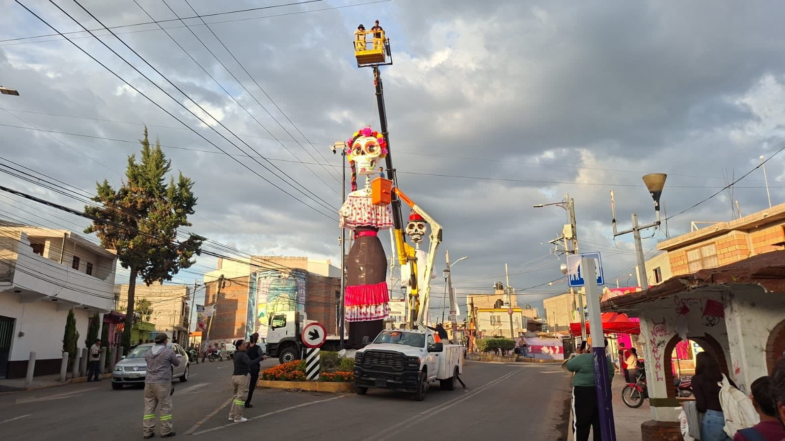 Catrina y Catrin monumental en San Andrés Mixquic