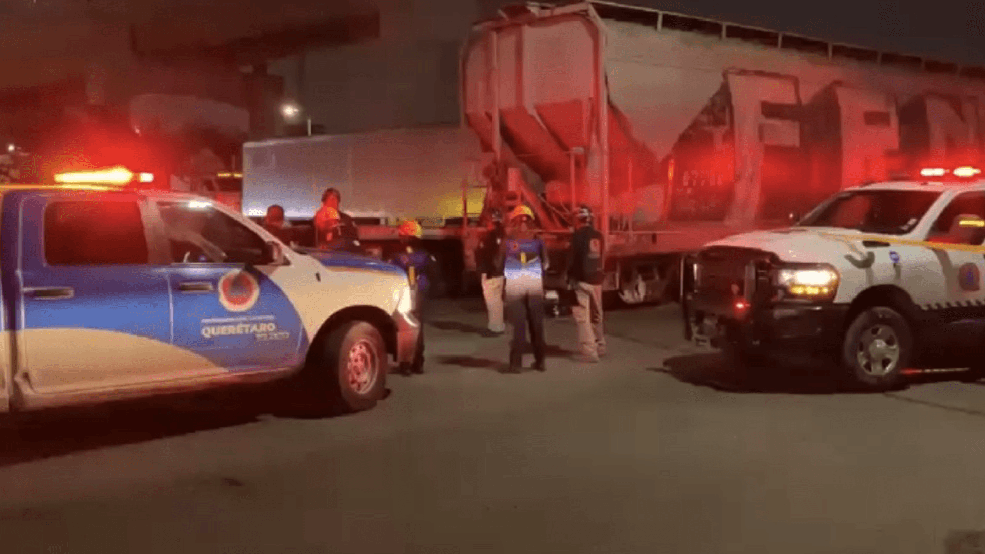 Motociclista Muere Arrollado tras Intentar Ganarle el Paso al Tren, en Querétaro